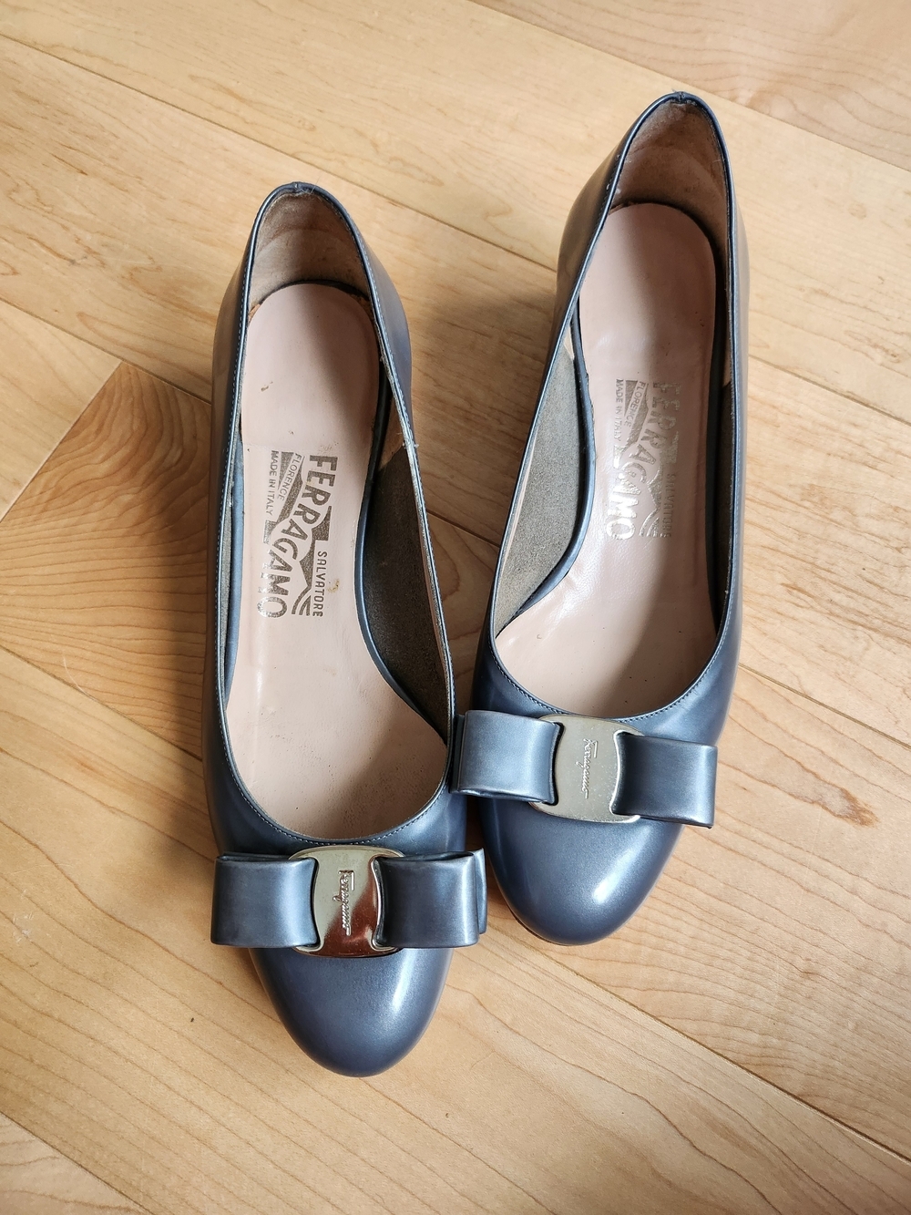 Salvatore Ferragamo Pewter Vara Bow Flats